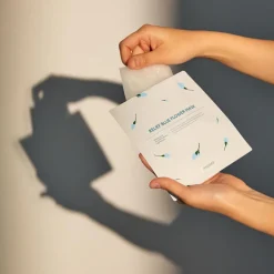 BLUE FLOWER RELIEF FLOWER MASK