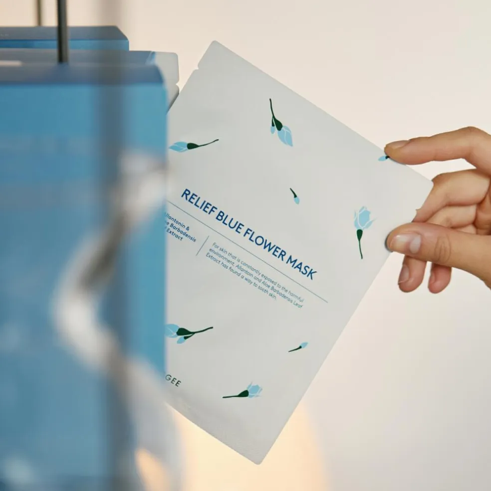 BLUE FLOWER RELIEF FLOWER MASK