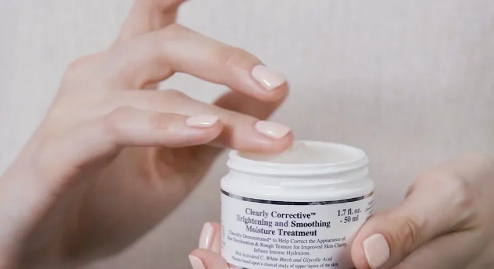 Clearly Corrective Brightening & Smoothing Moisture Treatment