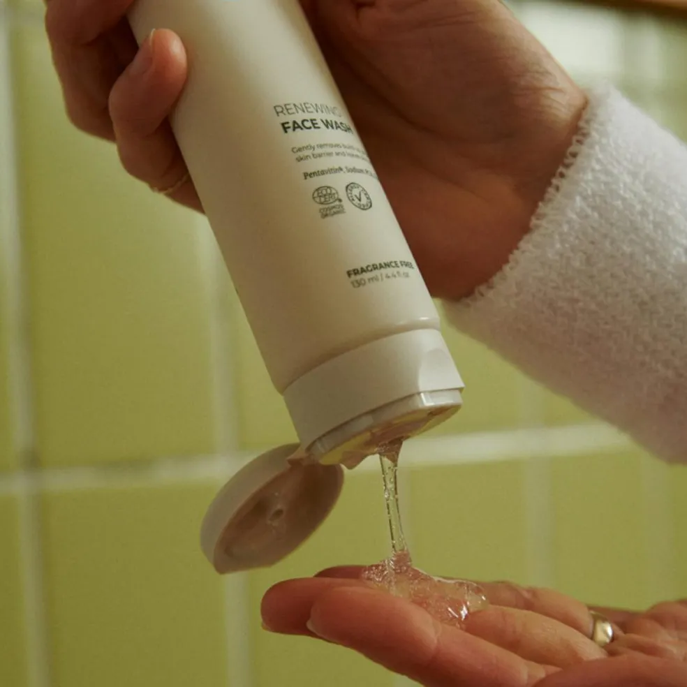 Renewing Face Wash
