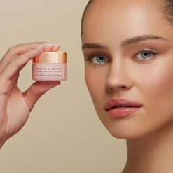 Soothe & Smooth Hyaluronic Brightening Eye Complex